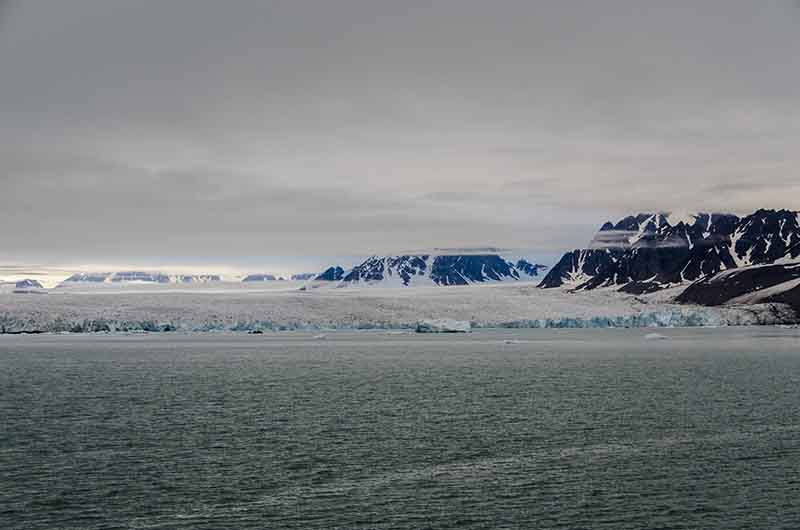 135 - Noruega - islas Svalbard - isla de Spitsbergen - fiordo Liefdefjord - glaciar Monacobreen